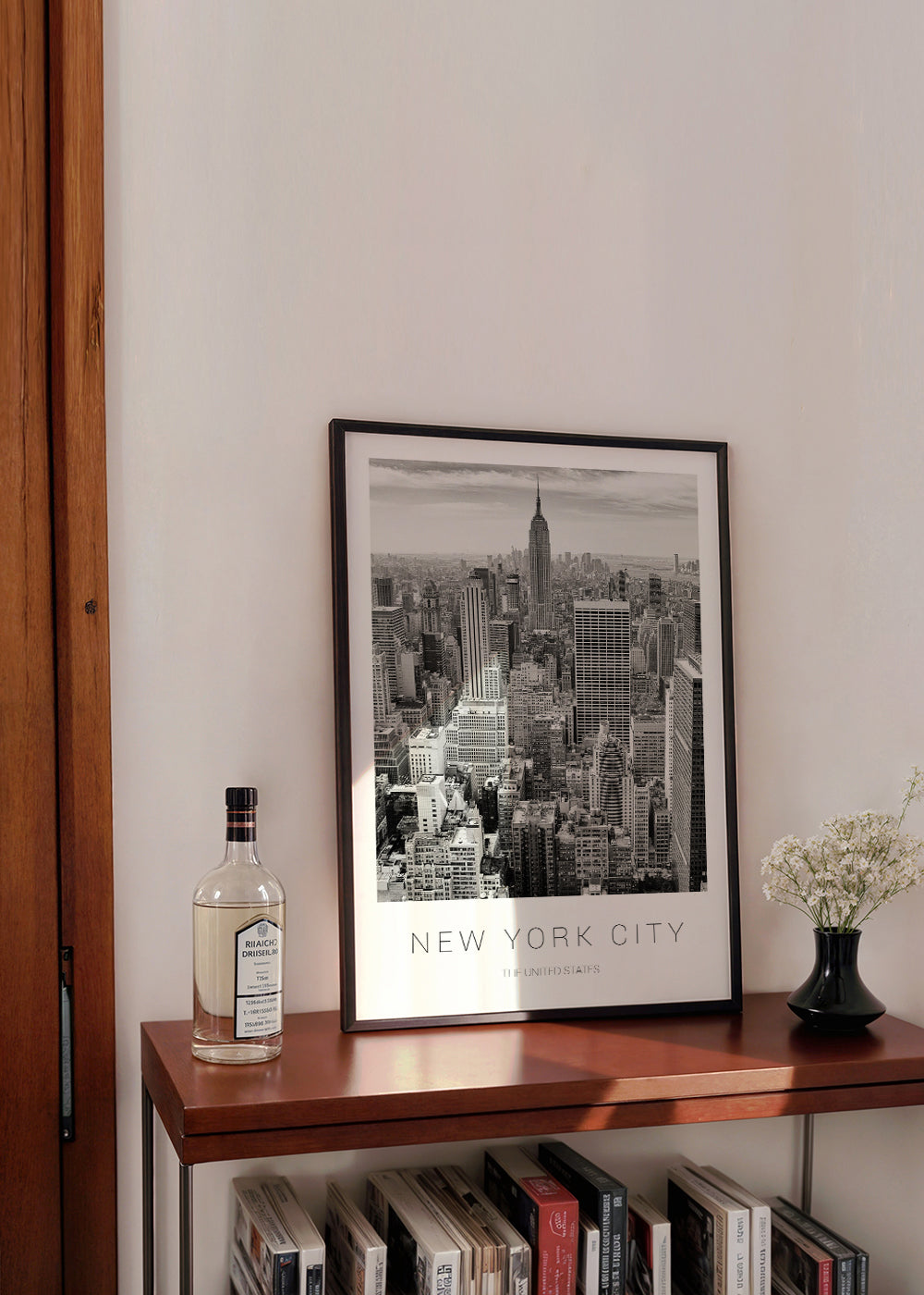 Travel poster: New York skyline in black and white