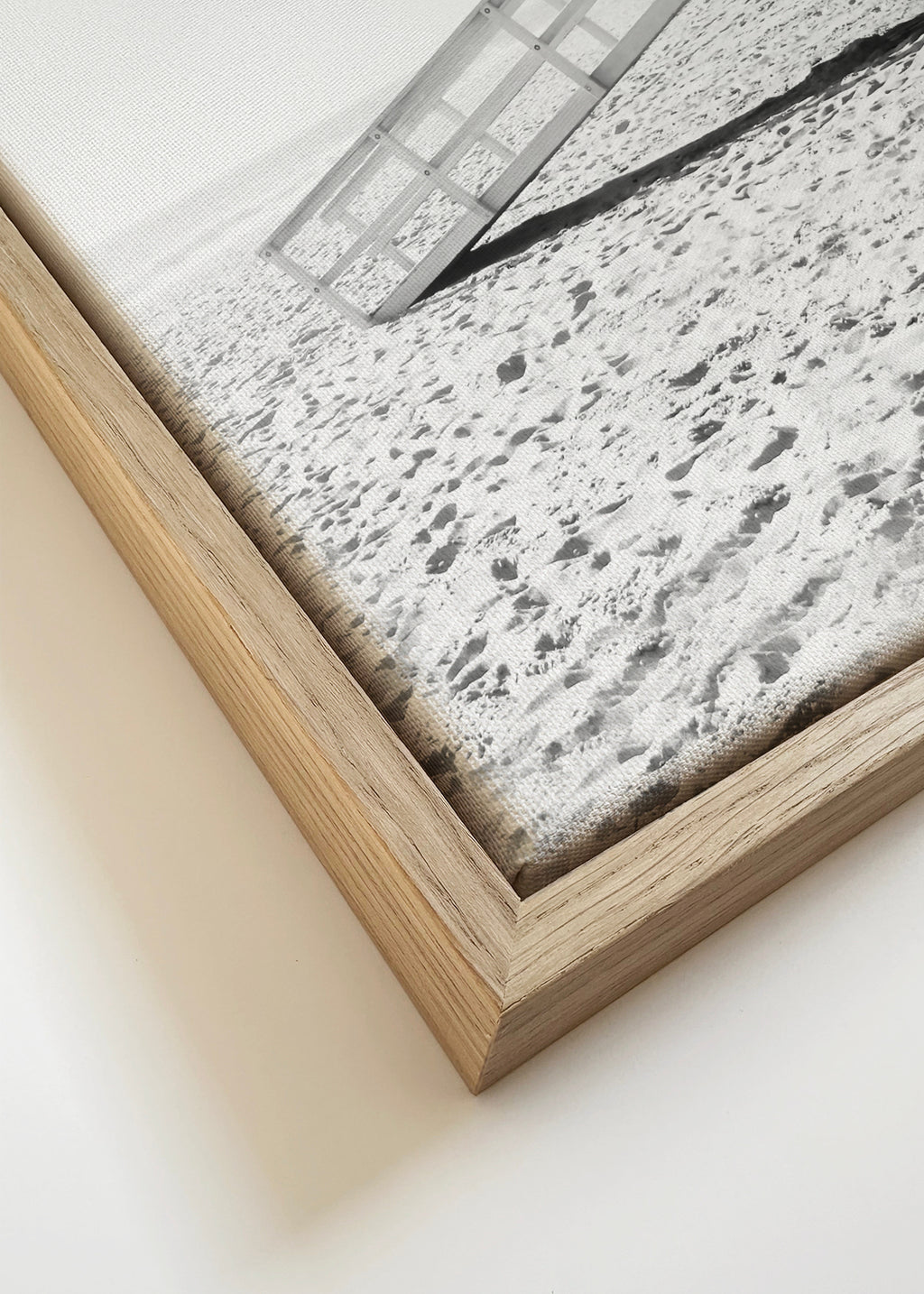 Beach hut BW - Framed canvas detail