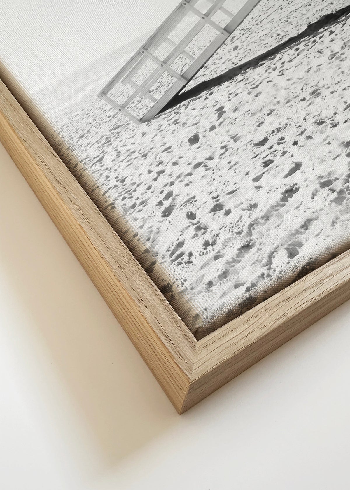 Beach hut BW - Framed canvas detail