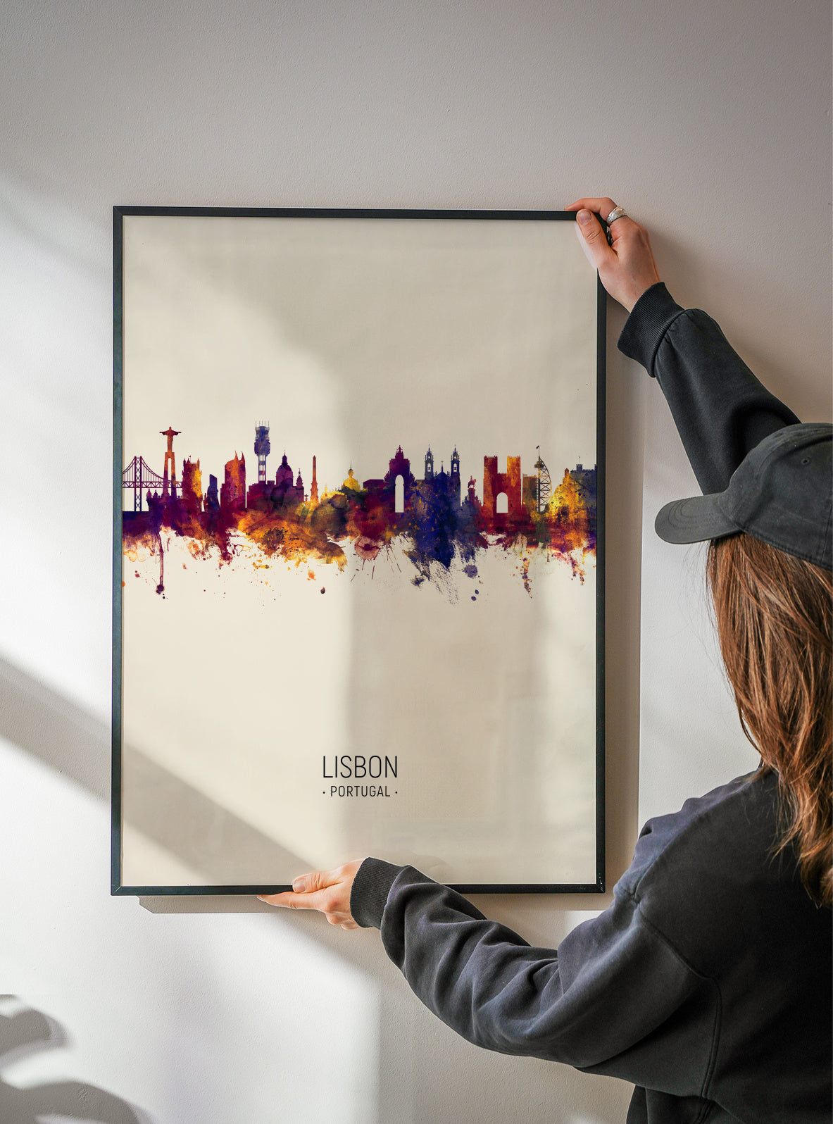 Lisbon Skyline en beige - Framed poster detail
