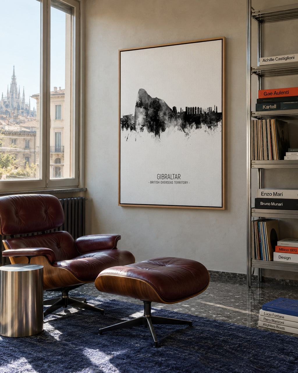 Gibraltar Skyline blanco y negro - Framed canvas in an interior