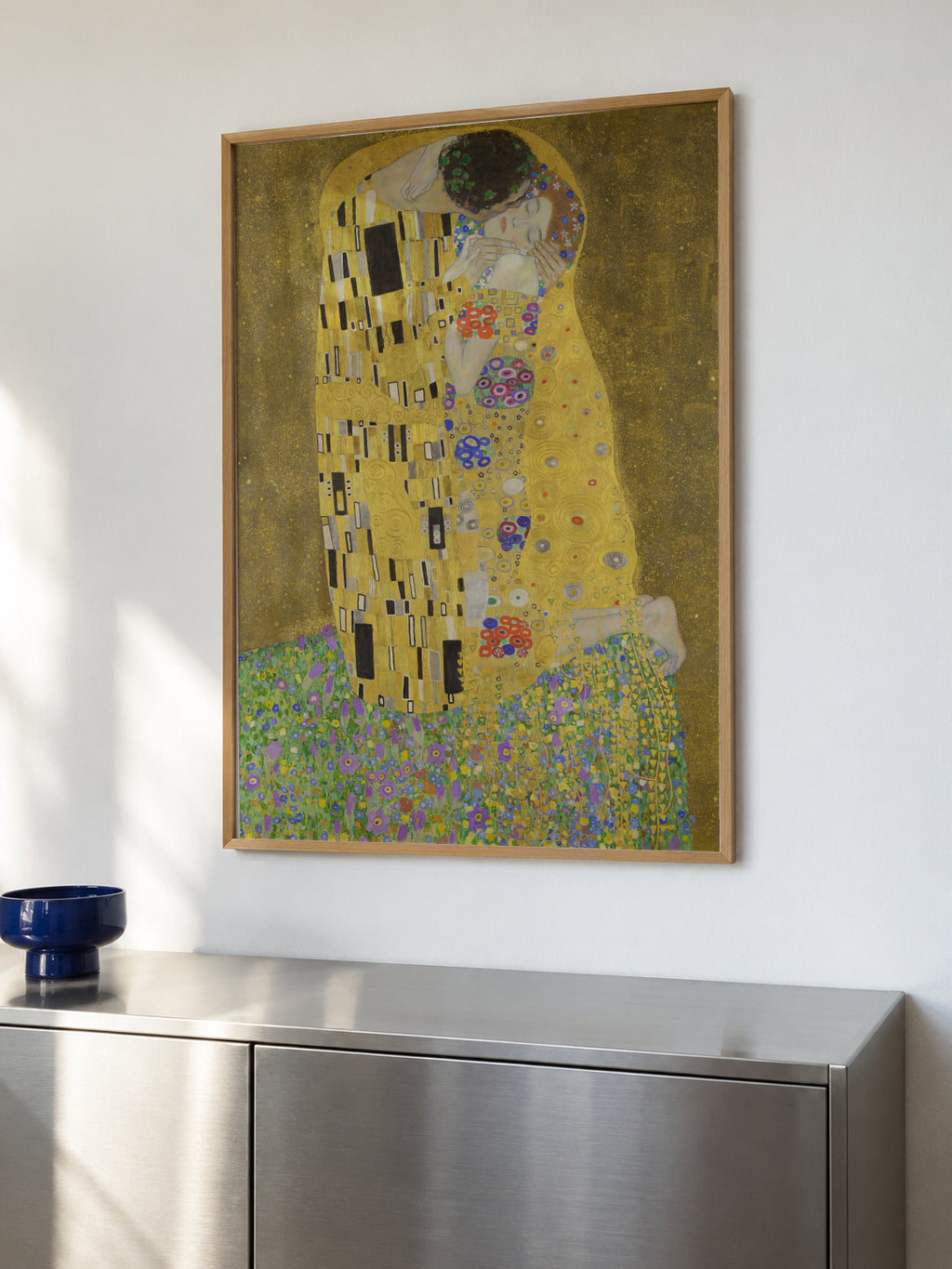 The Kiss - Gustav Klimt - Framed poster in an interior