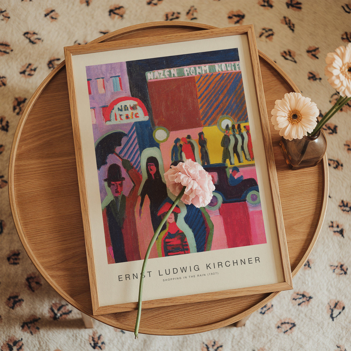Shopping in the Rain (Special Edition) - Ernst Ludwig Kirchner - Framed poster in an interior