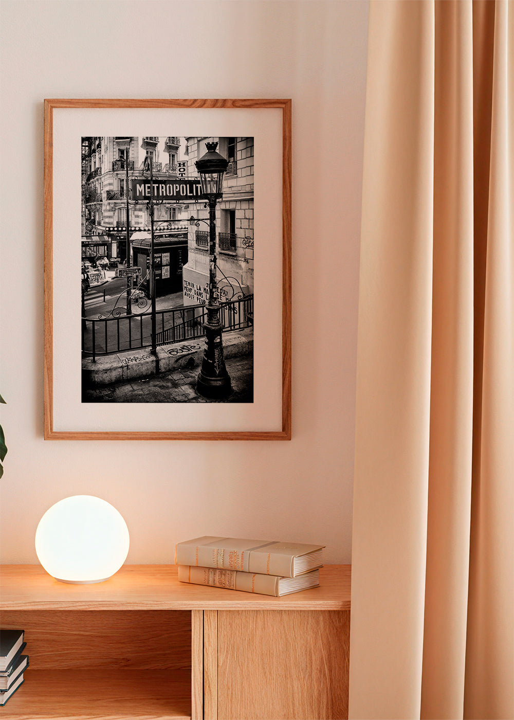 Black Montmartre - Paris Metro