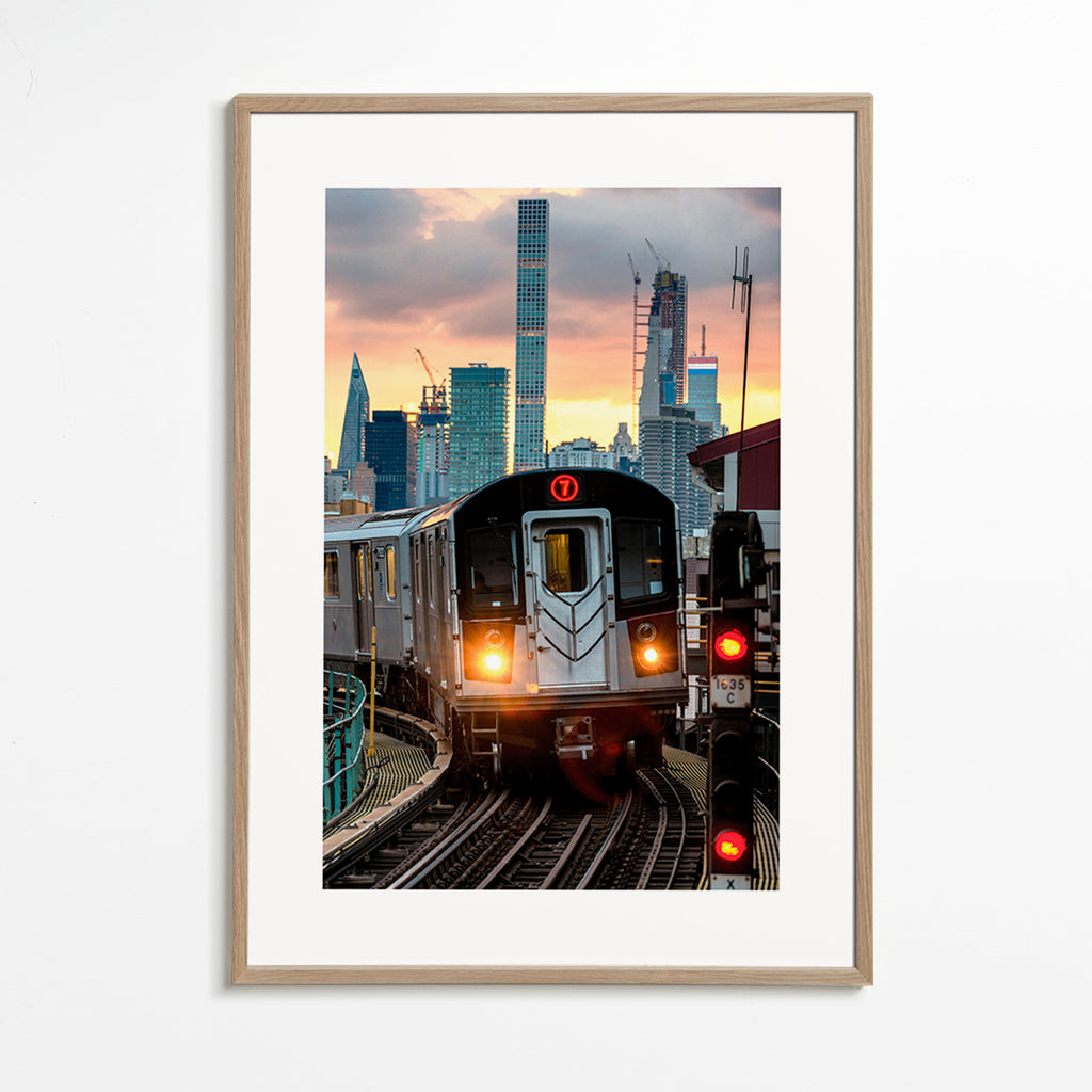 Travel poster: Subway 7 in the city sunset – Oak Frame