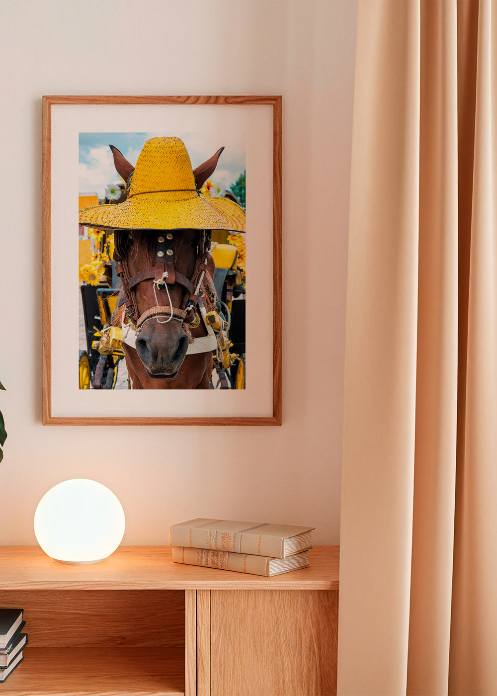 Horse portrait with yellow hat – Product2
