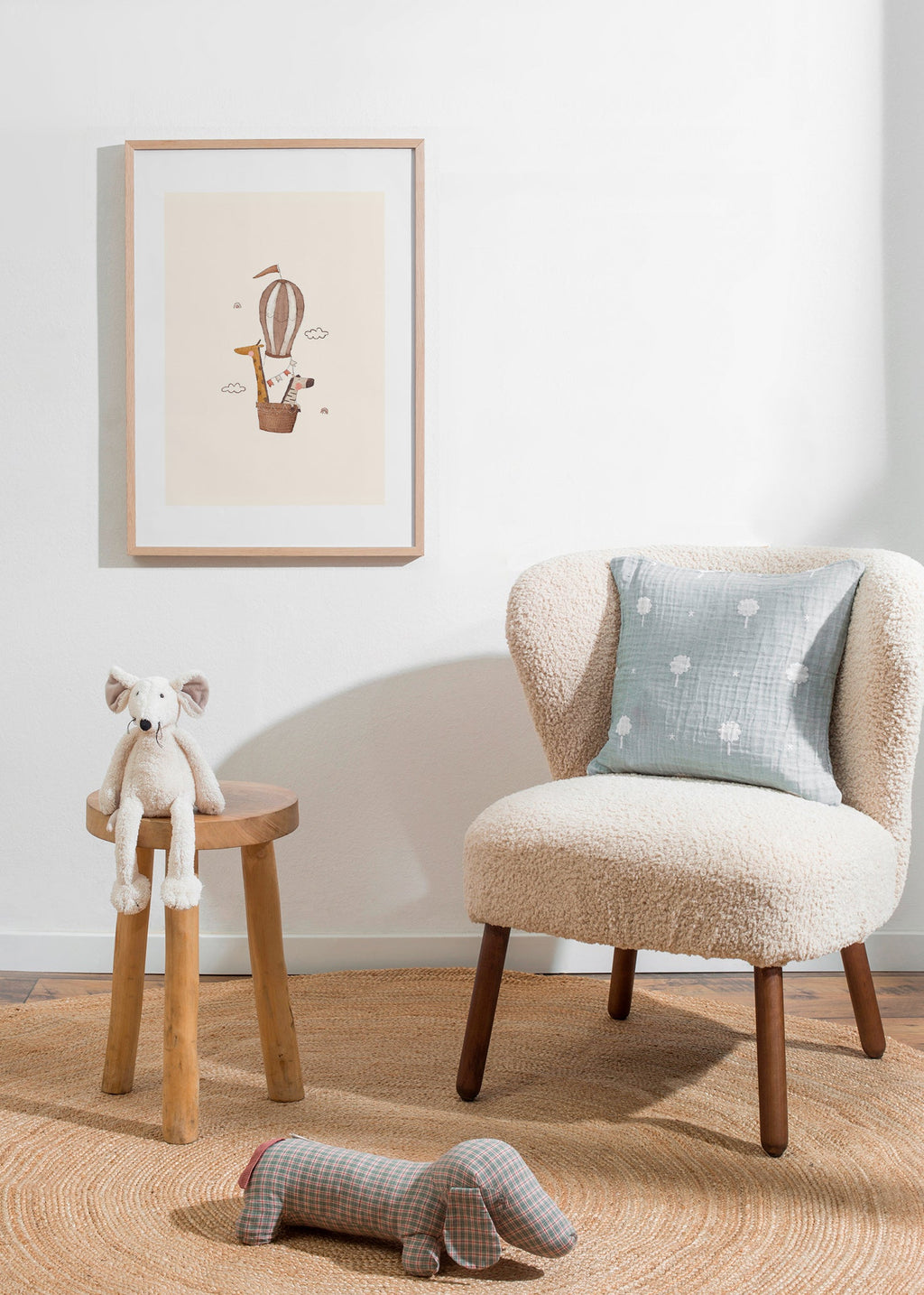 Children's print: giraffe and elephant balloon