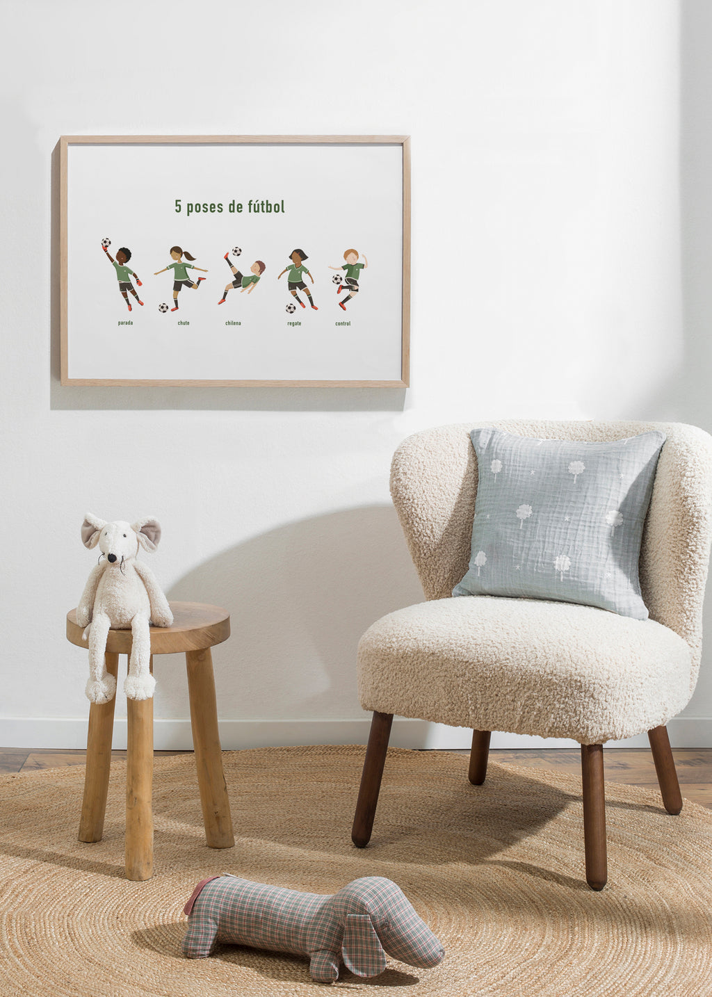 5 poses de fútbol - Framed poster in an interior