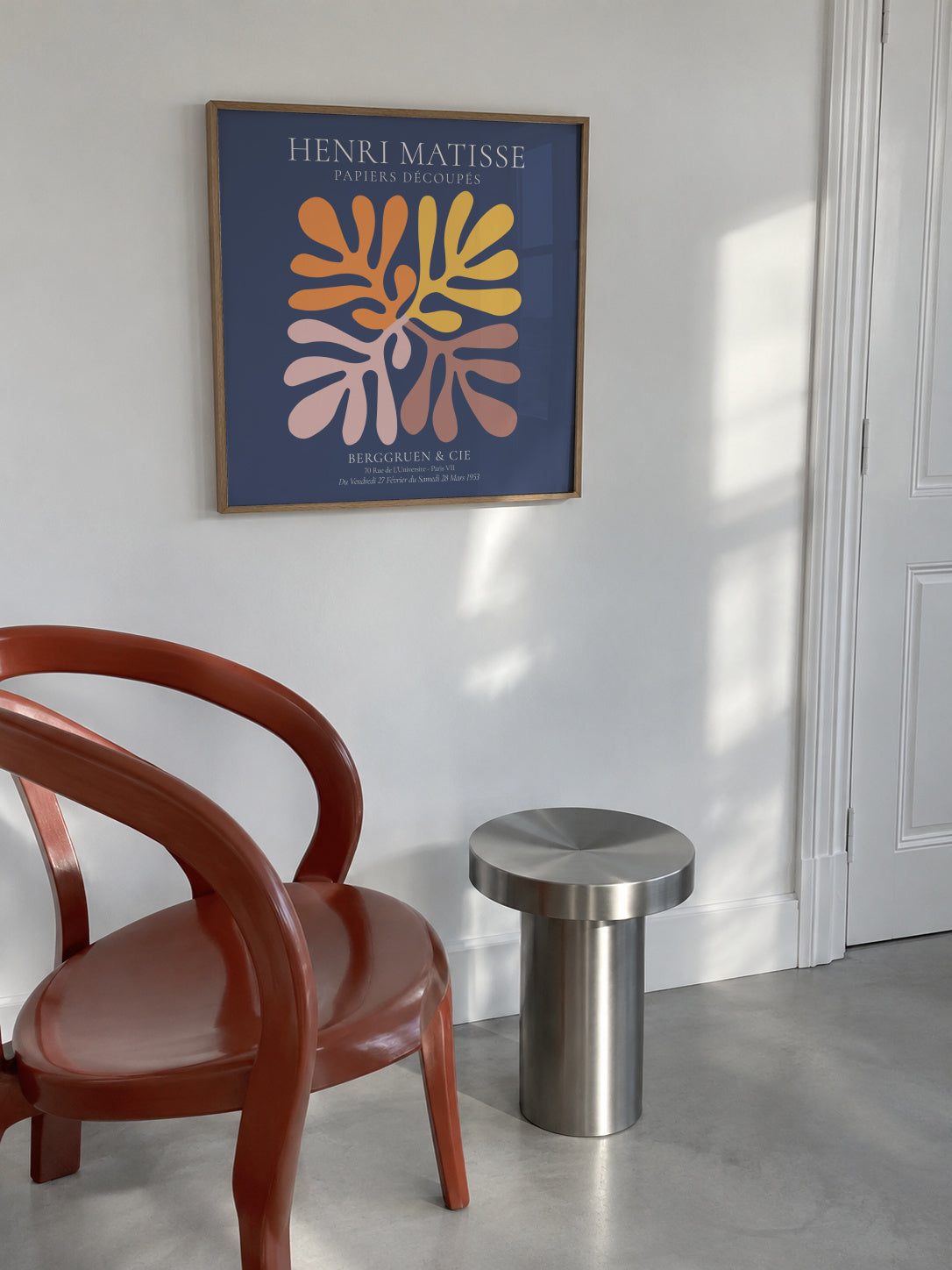 Henri Matisse NAVY papiers découpés II - Framed poster in an interior