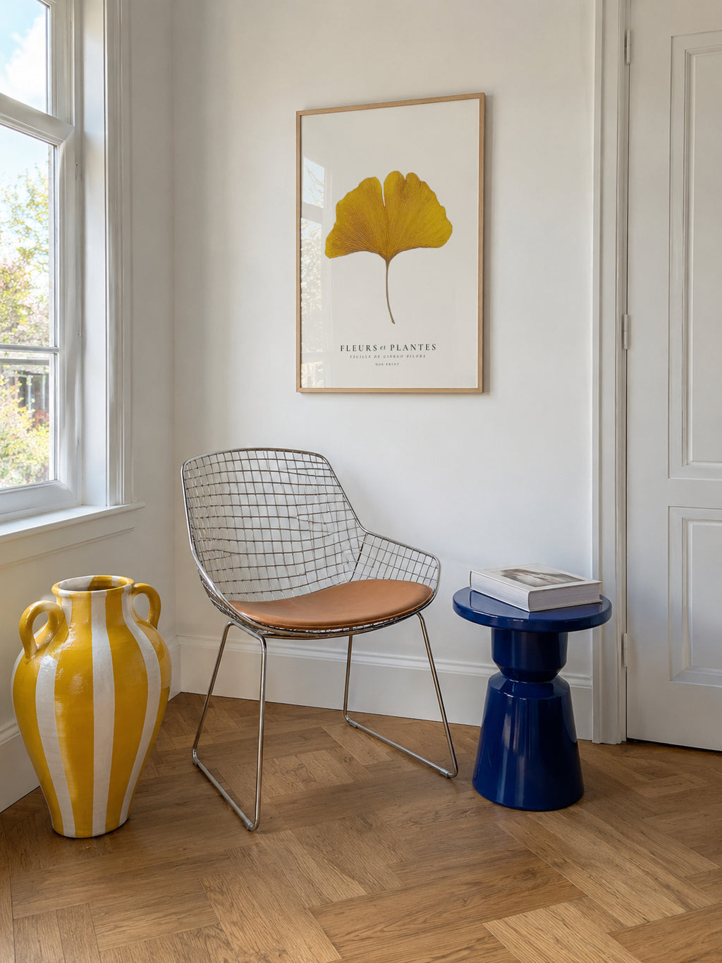 Botanical, Fleurs et plantes -Ginkgo biloba leaf - Framed poster in an interior