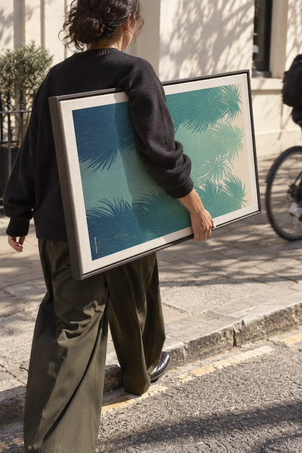 Toucan - Framed canvas in an interior
