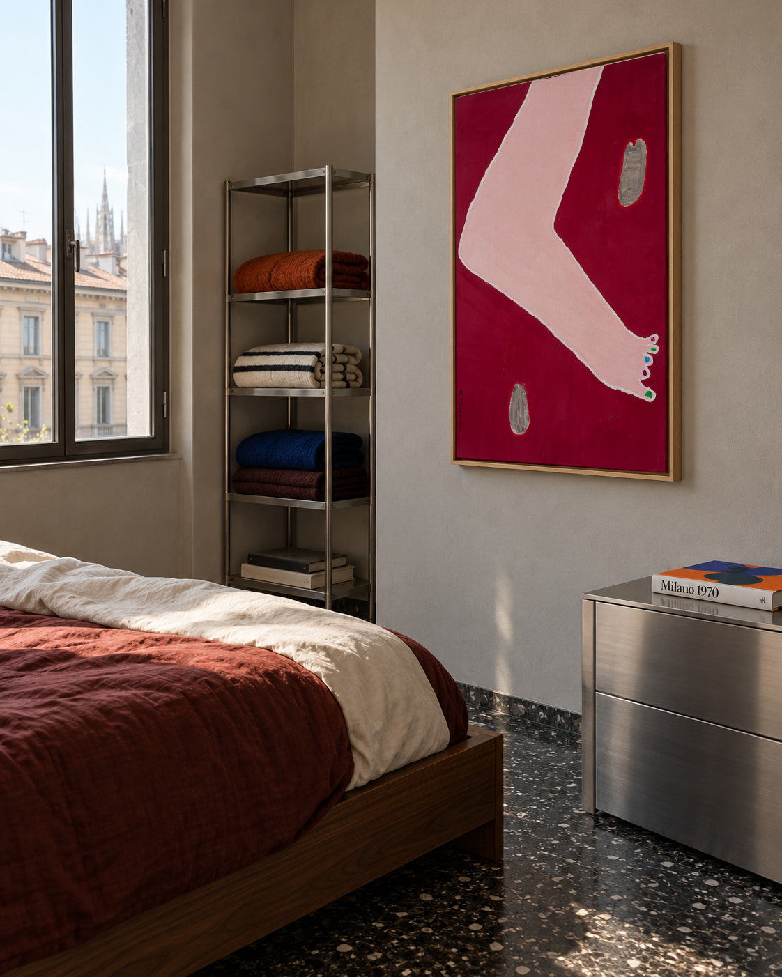 Mi pie en verano - Alicia Merino - Framed canvas in an interior
