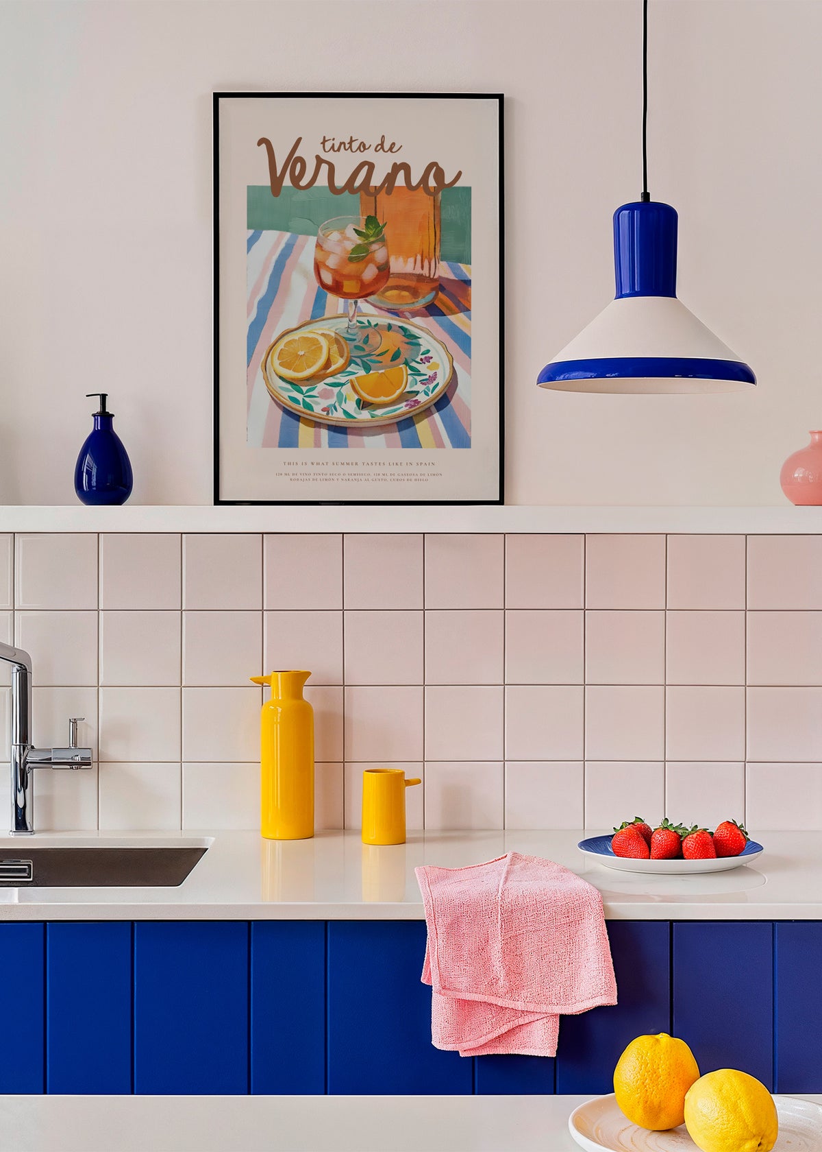 Tinto de Verano - Framed poster in an interior