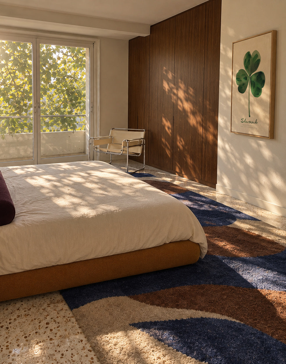 Shamrock - Framed canvas in an interior