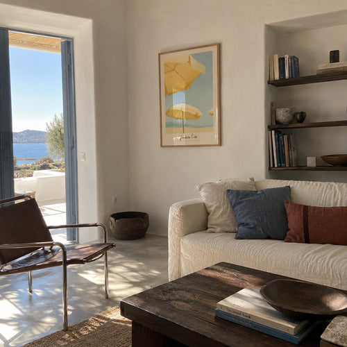 Le été - Framed poster in an interior