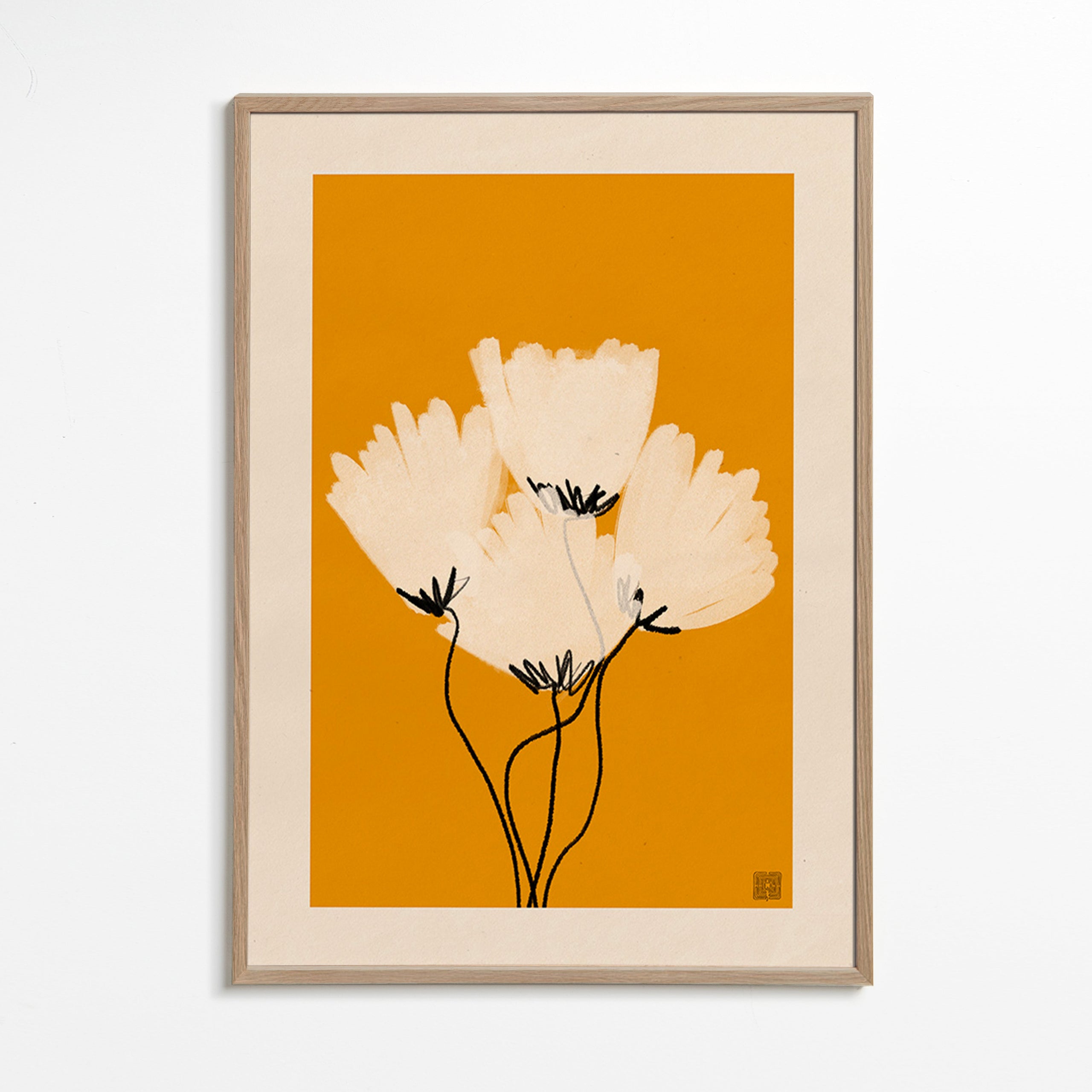 Lámina botánica: flores blancas sobre fondo ocre – Oak Frame