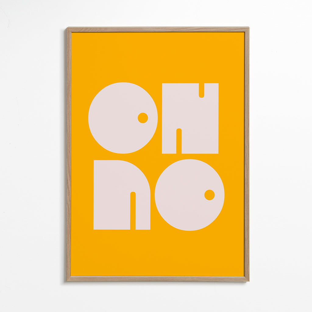 Cuadro geométrico con formas tipográficas mostaza – Oak Frame