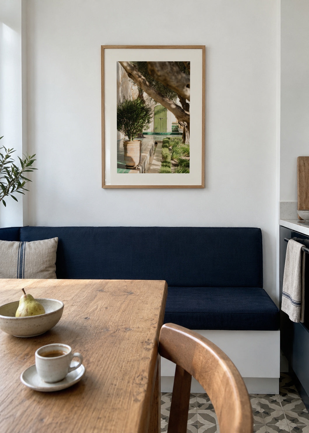 Le Jardin Secret - Framed poster in an interior