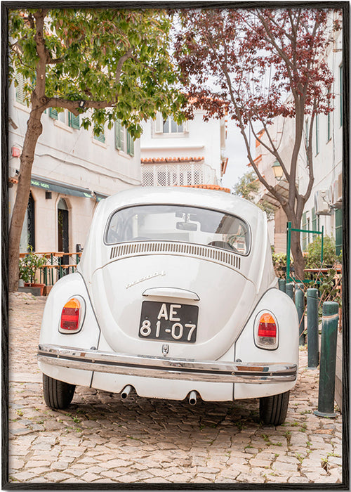 City print: classic car on cobblestones – Black Frame