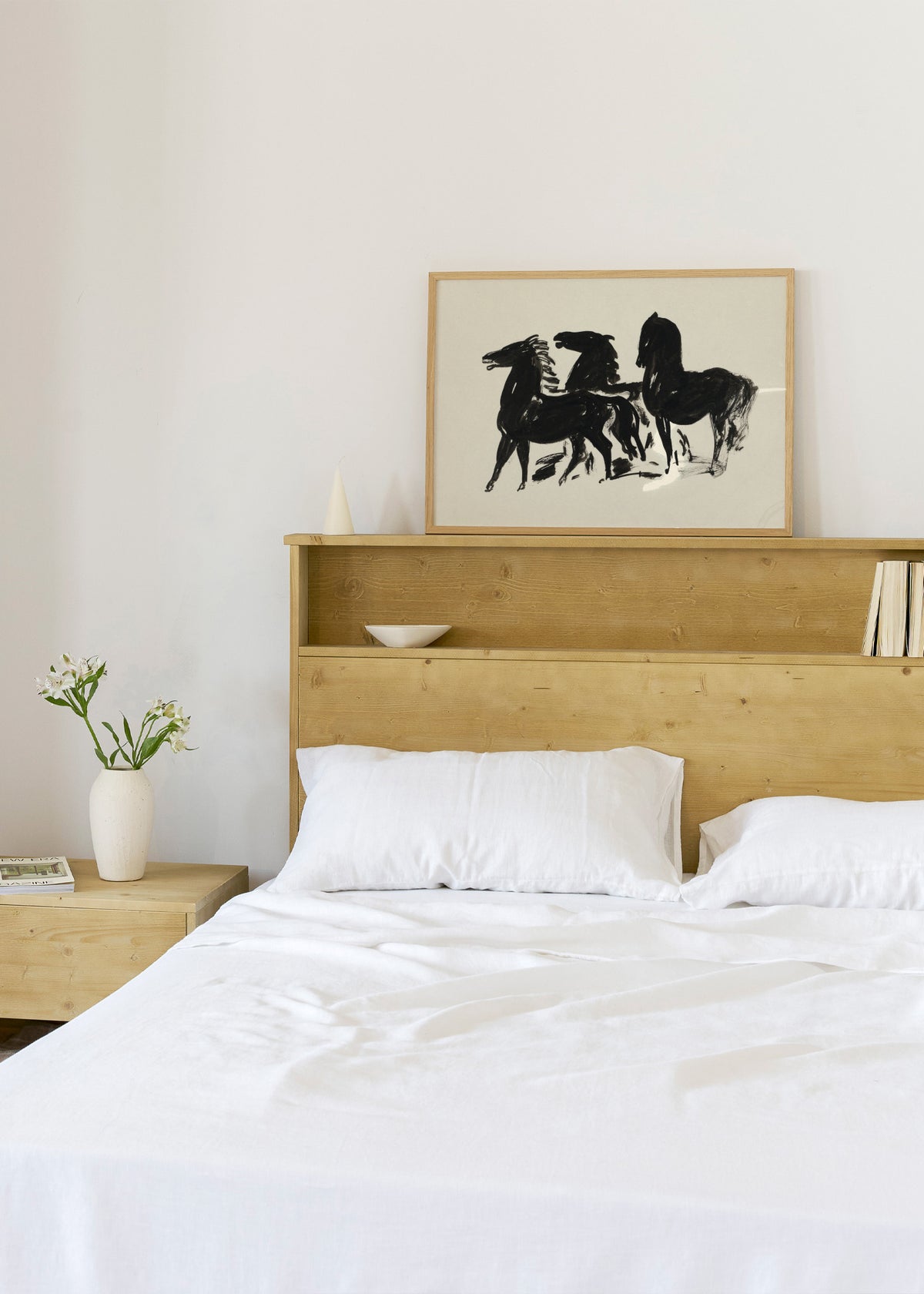 Drie Zwarte Paarden Staand Naar Links Kijkend - Framed poster in an interior