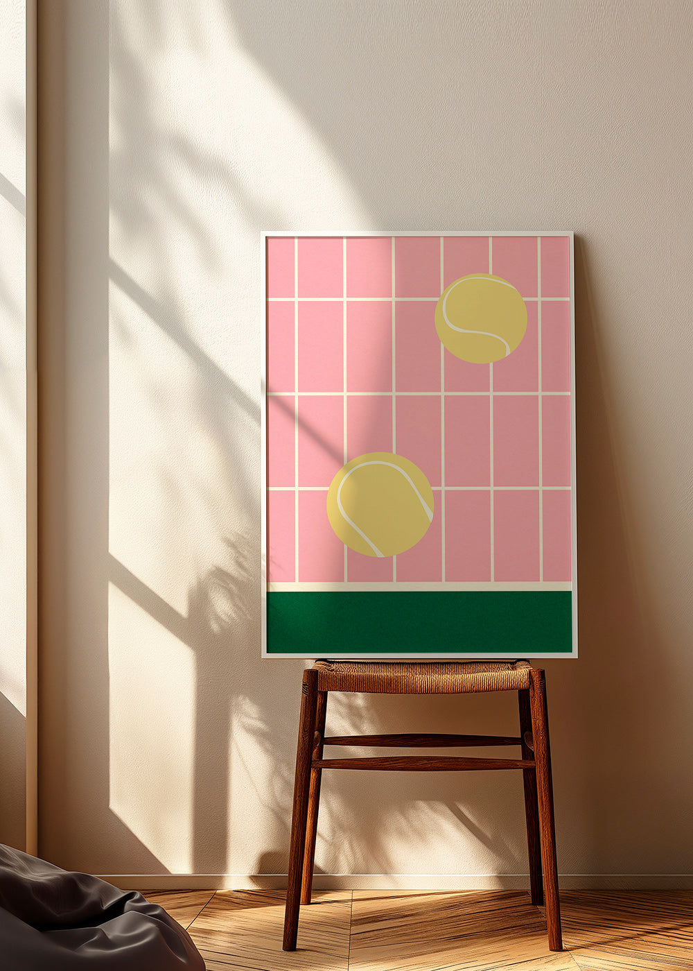 Cuadro deportivo con pelotas de tenis sobre rejilla rosa – Product2