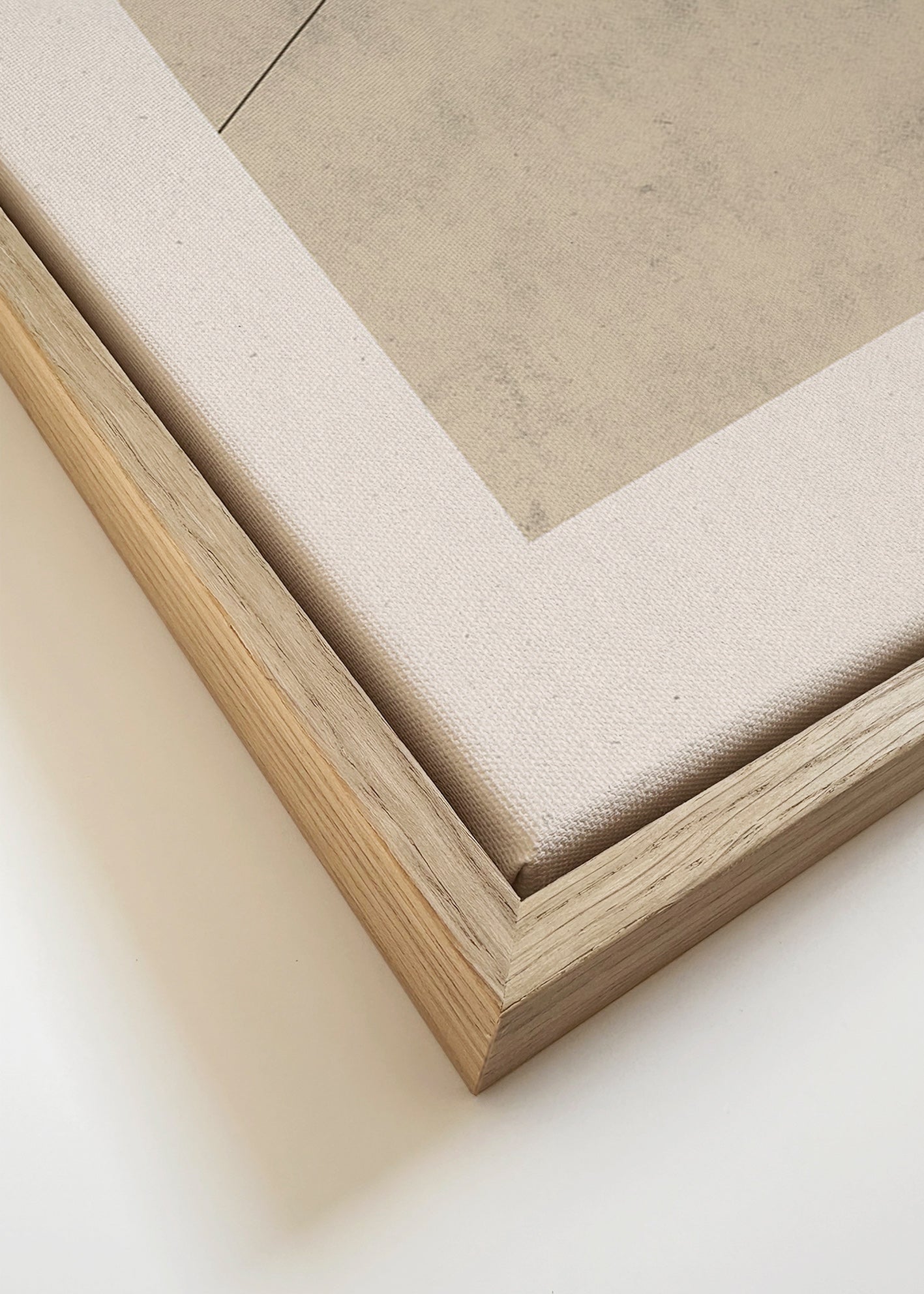 Cuadro minimalista con línea curva sobre beige – Canvas detail