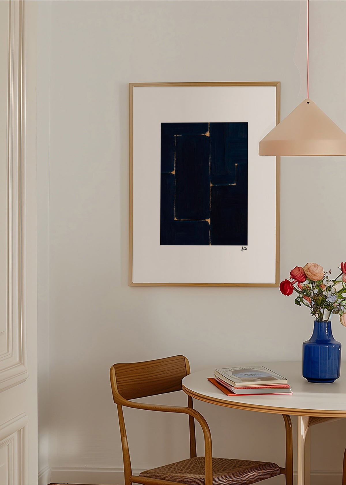 Cuadro abstracto azul profundo con vetas doradas – Product1