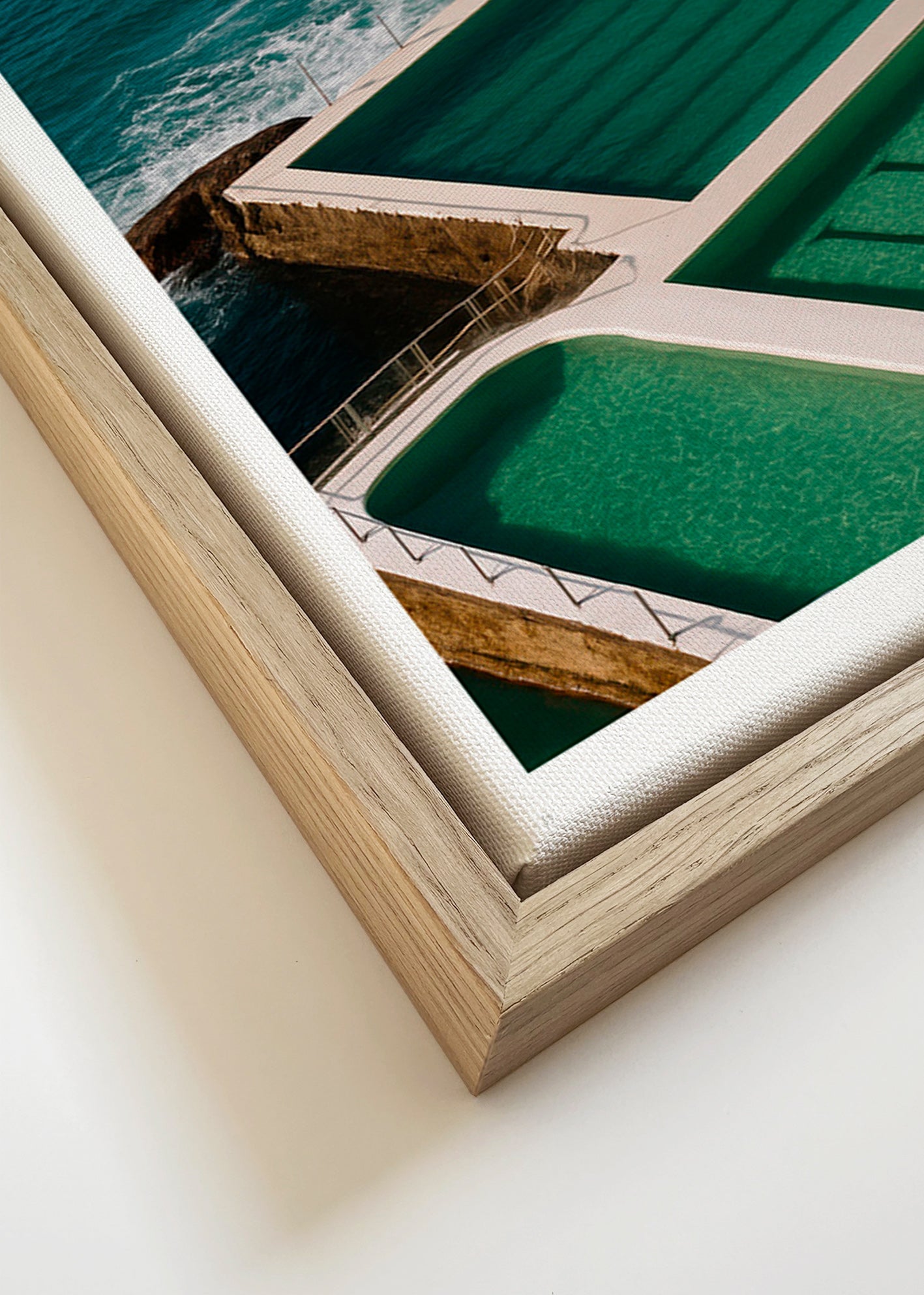 Cuadro de paisaje con piscinas junto al mar – Canvas detail