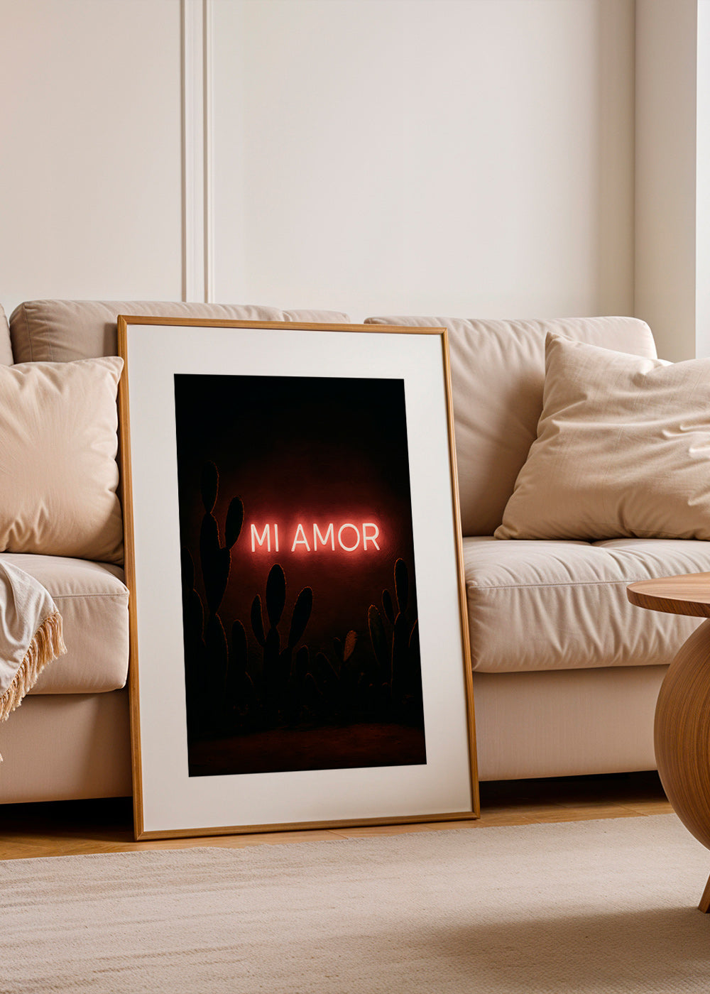 Fotografía artística: letrero neón "Mi Amor" sobre cactus – Product2