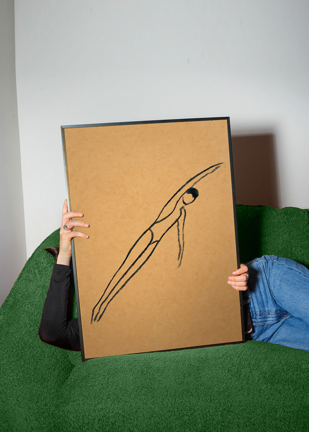 Ilustración de figura en suspensión – Product3