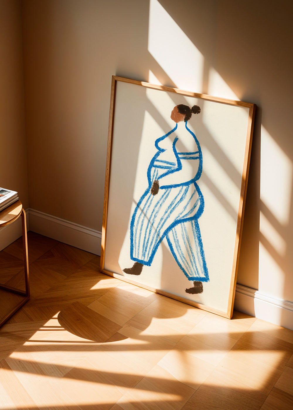 Ilustración figura caminando en líneas azules – Product1