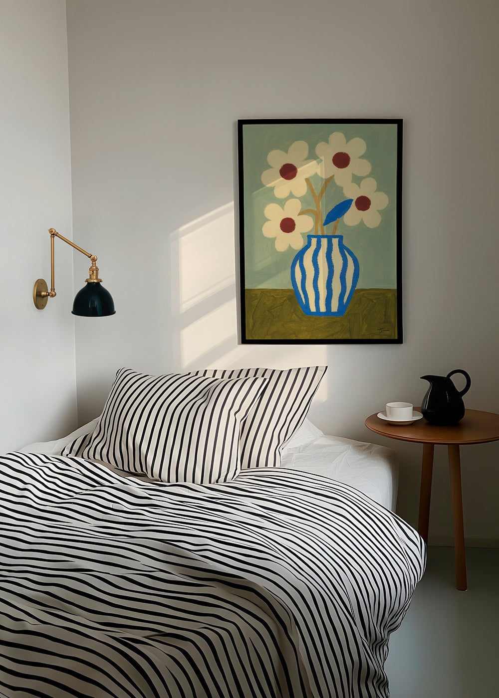 Lámina botánica jarrón azul con flores estilizadas – Product3