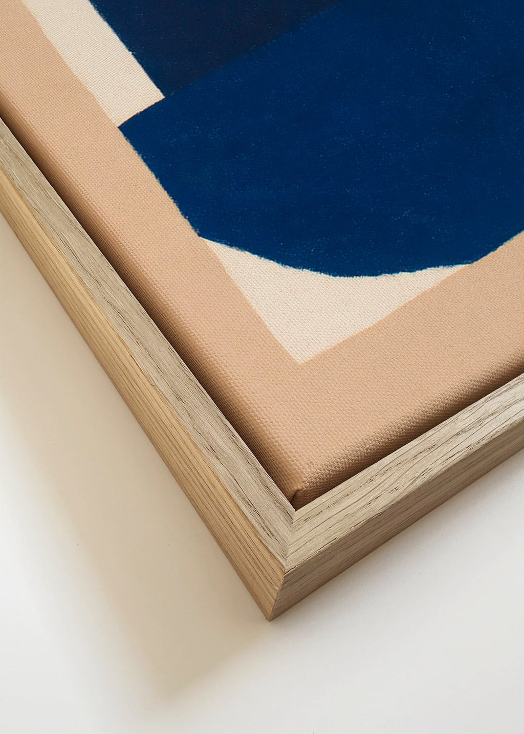 Cuadro geométrico con bloque azul marino – Canvas detail