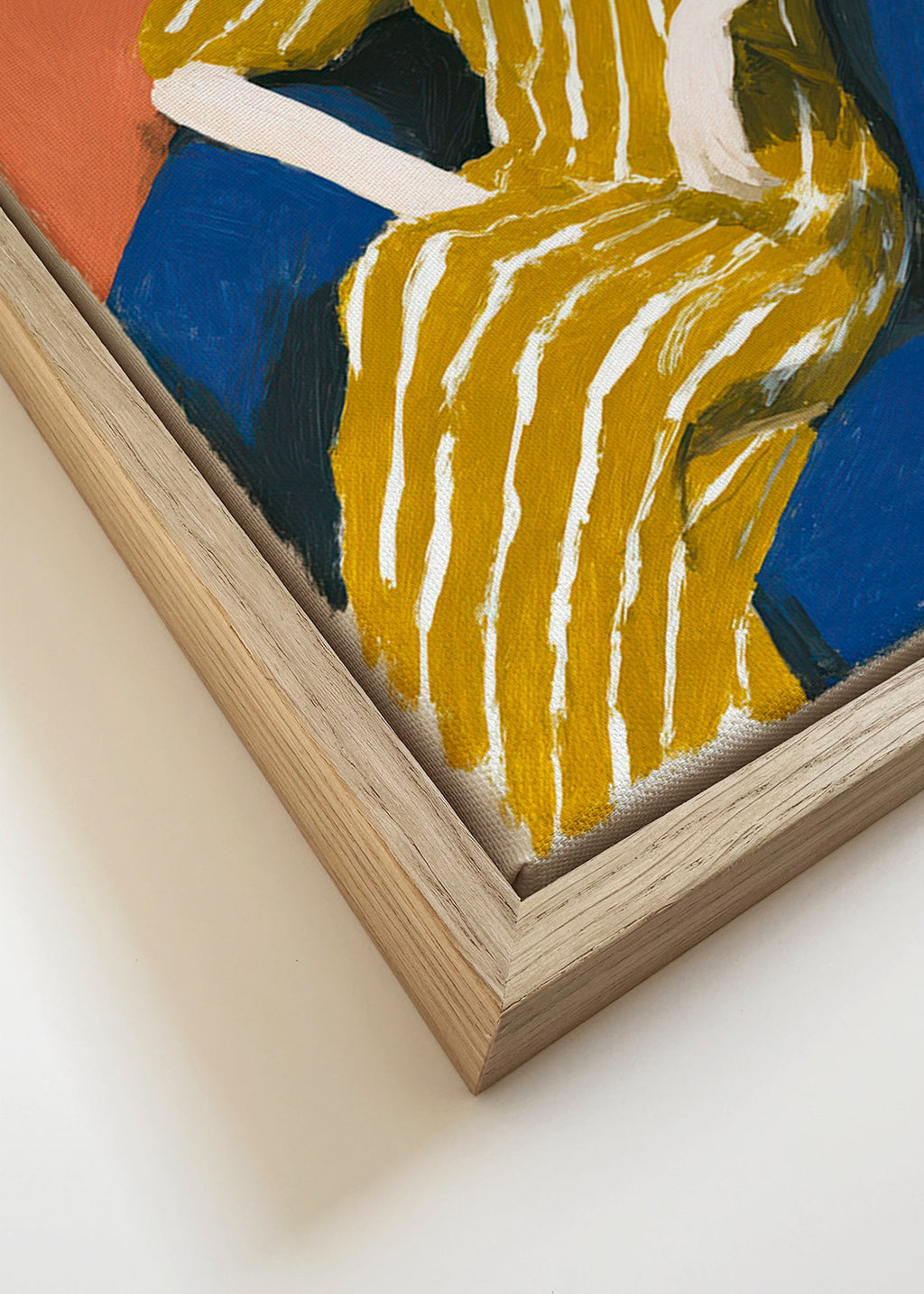 Ilustración: mujer con vestido dorado a rayas – Canvas detail