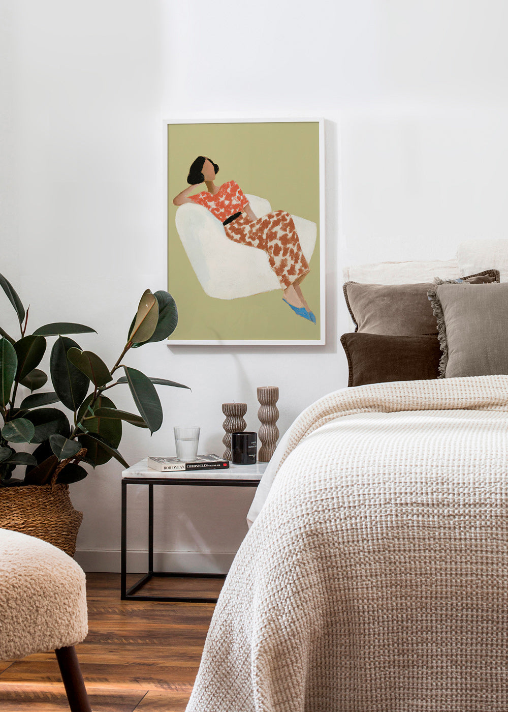 Ilustración reclinada en sillón blanco – Product2